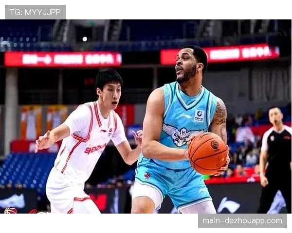 青岛队韦瑟斯庞场均24.7分 外援单核驱动黑马进攻体系